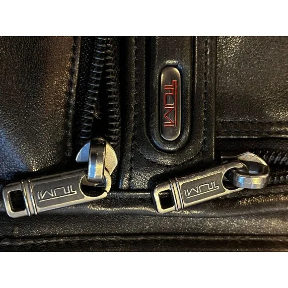 Vintage Tumi Leather Briefcase 96130D4 Messenger Bag 90s Executive Career Wear - Picture 8 of 16